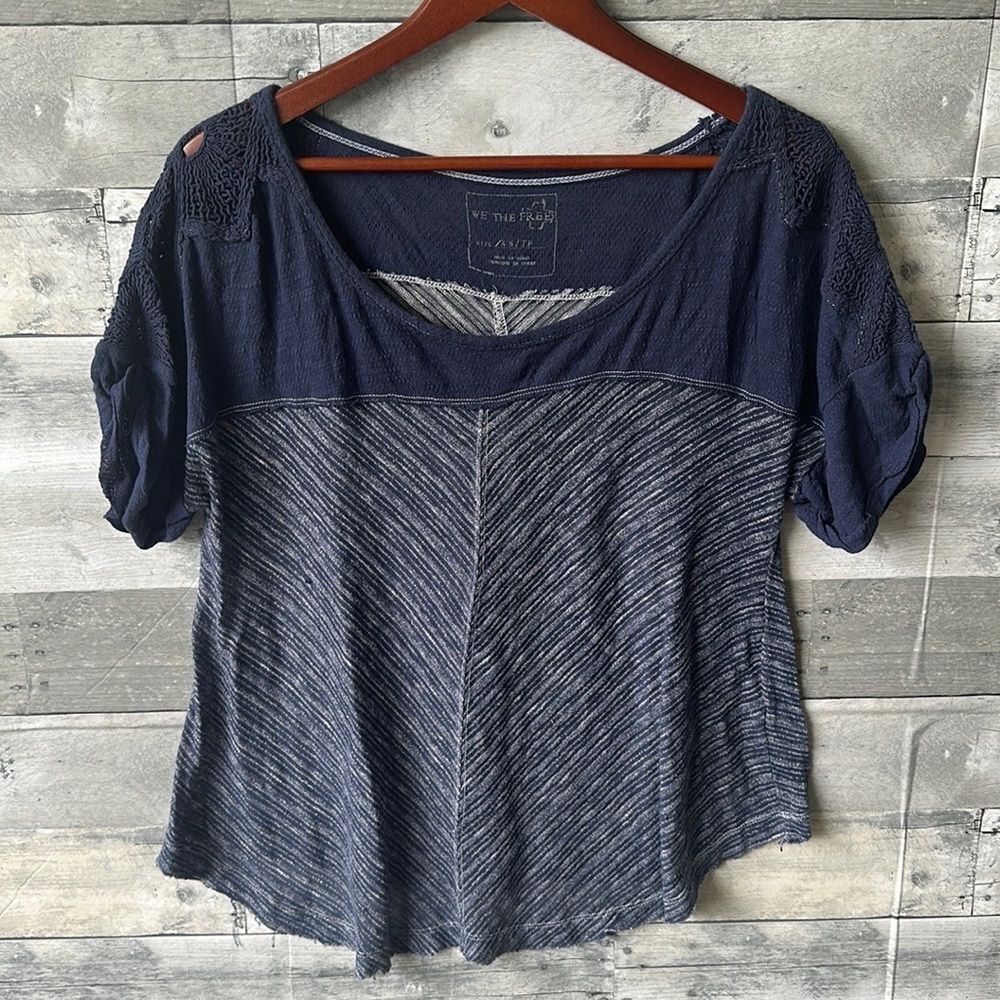 WE THE FREE BLUE CROCHET RAW HEM SHORT SLEEVE TOP WOMENS XS